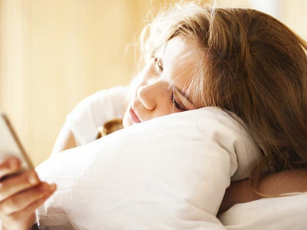 Những thói quen xấu khi ngủ dậy phá hỏng gan thận, gây đột quỵ