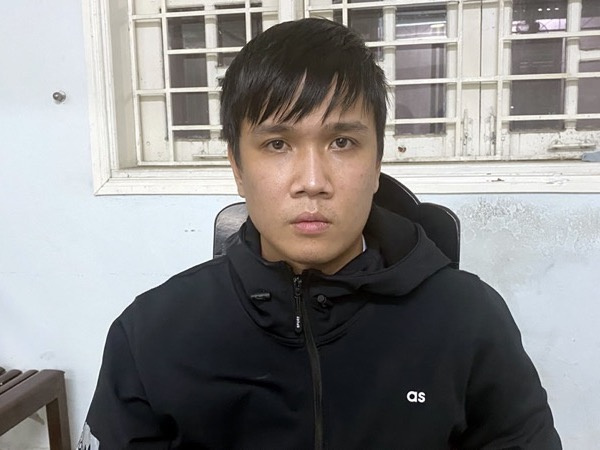 Tên trộm mê tiền đô, bị bắt khi chở vợ đi làm đẹp