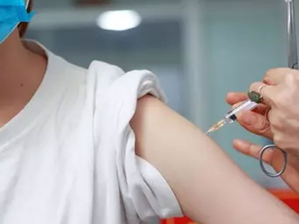 Bé trai 12 tuổi tử vong sau tiêm vaccine Covid-19