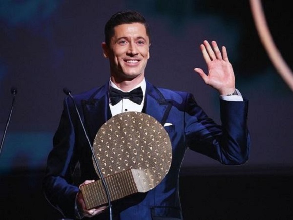 Lewandowski nói gì khi trượt bóng Vàng vào tay Messi?