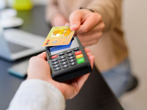 Cách sử dụng thẻ chip ATM để rút tiền, thanh toán