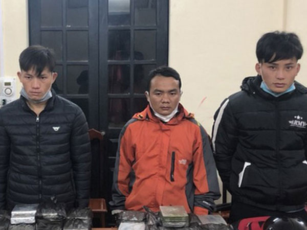 Bắt 4 đối tượng, thu giữ 100 bánh heroin trong đường dây ma túy xuyên quốc gia