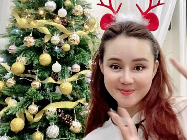 Vy Oanh trang trí nhà đón giáng sinh, không quên nhắn nhủ ai đó: 'Phân bua giải thích lên phường, nói ít thôi, làm đi'