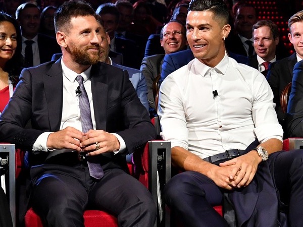 Tài khoản 355 triệu followers của Ronaldo ngầm xác nhận bị Messi 'cướp' QBV là...sự thật
