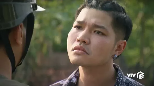 Phố Trong Làng tập 17: Chặn đường cảnh cáo trưởng công an xã không được tán gái làng, Tiến 'cứng họng' khi Nam nói 1 câu đắt giá