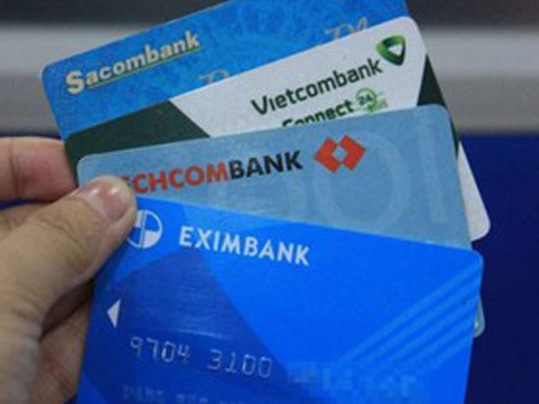 Xin lùi thời hạn chuyển đổi thẻ ATM từ sang thẻ chip