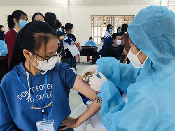 Thêm 22 học sinh cấp cứu sau khi tiêm vaccine Pfizer, 2 em bị co giật được chuyển viện gấp