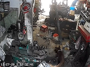 Chọn nhầm ngày ra trêu chó, thanh niên nhận cái kết bẽ bàng không thể đau đớn hơn