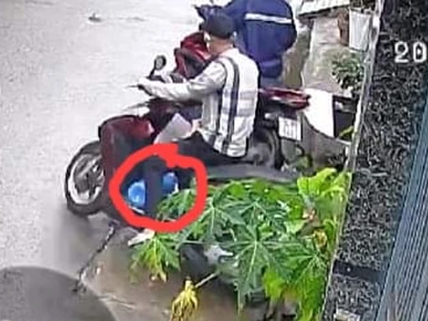 2 đối tượng nhanh tay lấy trộm cả xe máy lẫn bình oxy sắp được chuyển đến cho bệnh nhân Covid-19 nặng