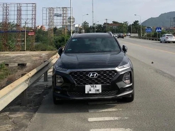 Truy tìm chủ chiếc xe Santafe đậu ở chân cầu hơn 1 ngày, nghi đã nhảy cầu