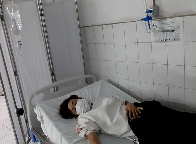 Cô giáo uống thuốc ngủ tự tử ngay trước mặt Hiệu trưởng