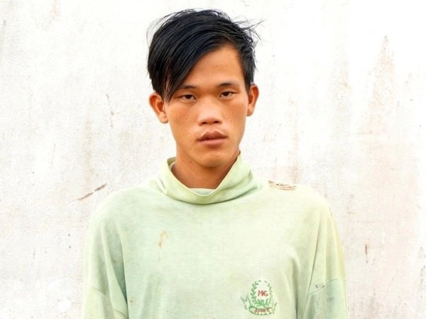 Dùng kìm nhổ răng, đánh đập con riêng của vợ đến chết vì tiểu tiện ra quần