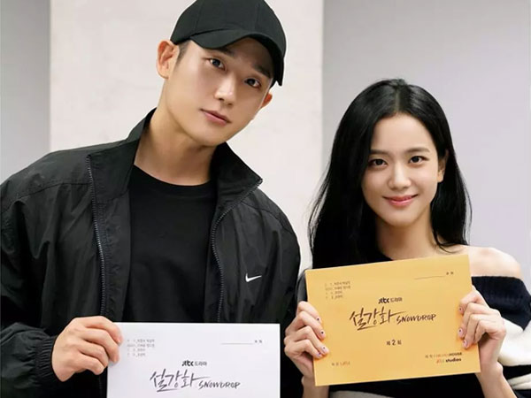 Jung Hae In bị gọi là 'não rỗng' khi trả lời về phim đóng với Jisoo
