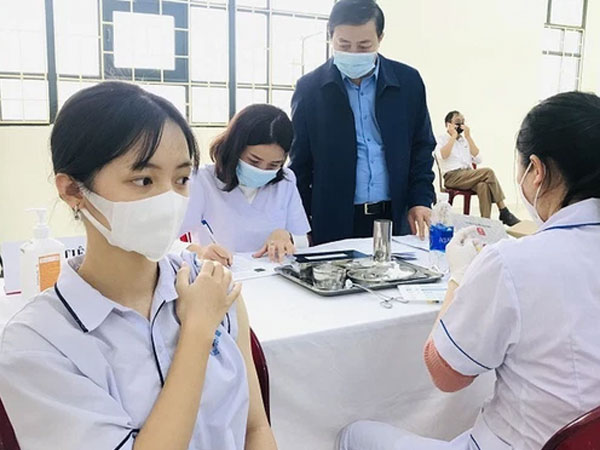 895 học sinh xảy ra phản ứng, trong đó 26 em phản ứng nặng sau khi tiêm vắc xin Pfizer