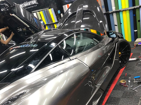 Sau lễ đính hôn đình đám, doanh nhân 9X Tống Đông Khuê tiến hành 'lột xác' cho McLaren 720S