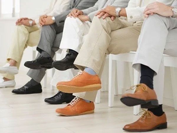5 tư thế ngồi của đàn ông là 5 số phận khác biệt: Người có tiền dáng ngồi rất khác!