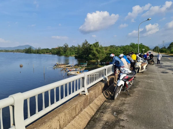 Về quê tránh dịch, nam thanh niên mất tích, cha tử vong khi đánh cá trên sông