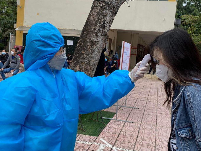 Hà Nội: Một trường THPT thông báo khẩn học sinh dừng học trực tiếp từ ngày 6/12