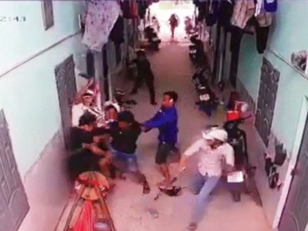 'Yêu râu xanh' chém liên tiếp 5 người sau khi bị phát hiện sàm sỡ bé 8 tuổi