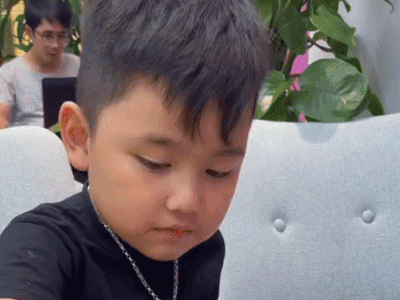 Bố mẹ chia tay, bé 5 tuổi nói một câu với 'dì ghẻ' tương lai mà cả MXH xót xa