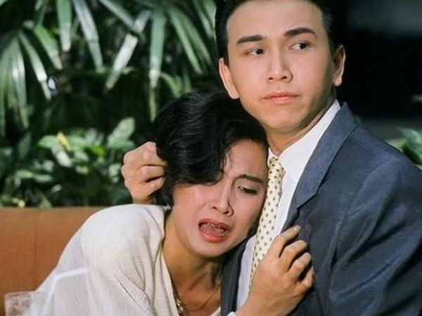Tài tử đình đám TVB sự nghiệp tuột dốc vì loạt bê bối tình ái, hết thời phải đi biểu diễn hội chợ, bán băng vệ sinh kiếm sống
