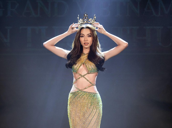 Đầm 'phong thủy' của Thùy Tiên tại chung kết Miss Grand International 2021: NTK hé lộ điểm xót xa ít ai ngờ