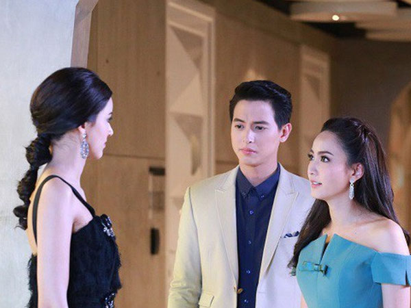 Bồ của chồng ôm bụng bầu tới nhà đòi danh phận, vợ có pha 'chốt hạ' khiến cô ả khiếp vía: 'Em thích thì chị nhường'