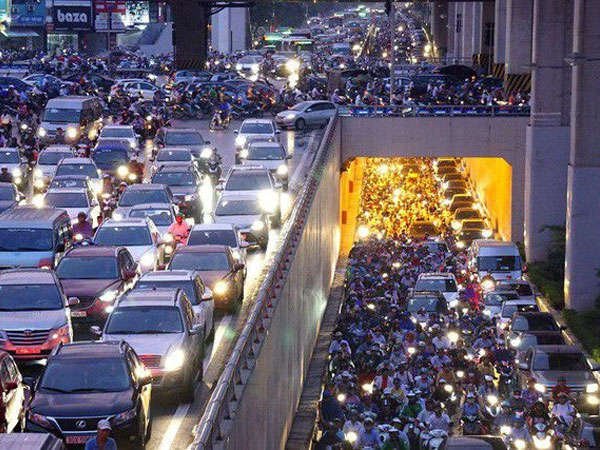 Hà Nội nghiên cứu cấm xe máy tại các quận sau năm 2025