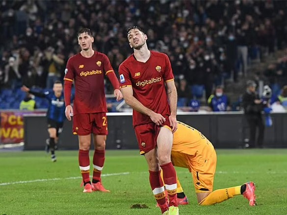 Triều đại Mourinho tại Roma lung lay chỉ sau 3 tháng