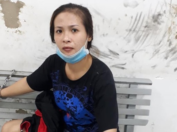 Đi trộm xe máy bị phát hiện, tên trộm bỏ lại bạn gái để chạy thoát thân