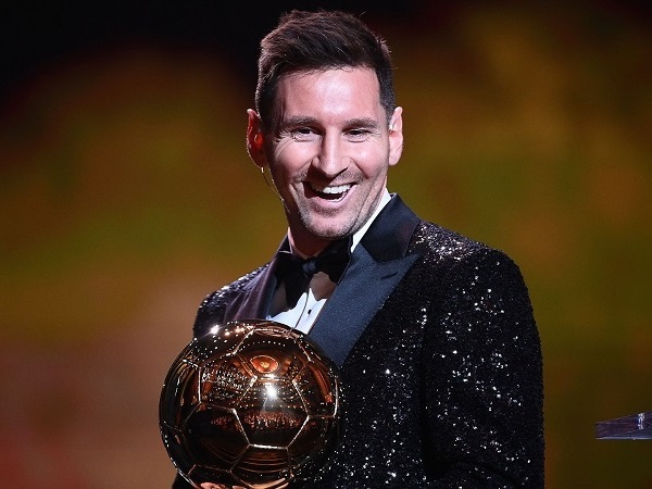 Messi nhận hung tin ngay sau khi lập kỷ lục đoạt bảy Quả Bóng Vàng