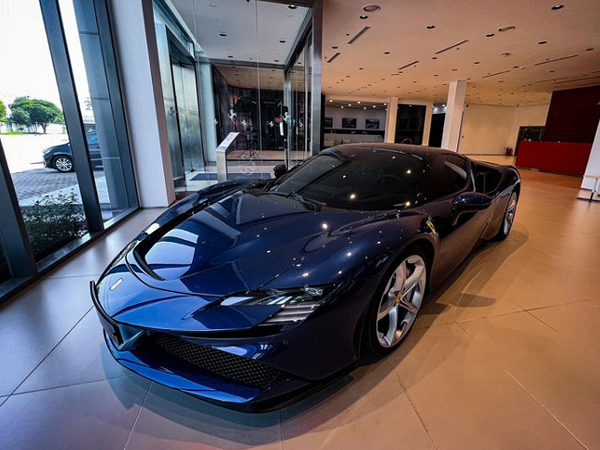 Cận cảnh Ferrari SF90 Stradale chính hãng "chỉ" 34,5 tỷ về Việt Nam