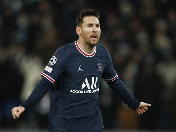 Messi vượt thành tích ghi bàn của Pele, phả hơi nóng vào Ronaldo