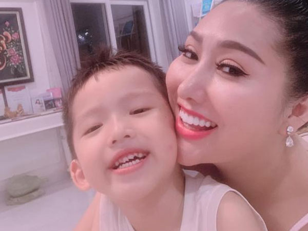 Phi Thanh Vân và con trai 5 tuổi nhiễm Covid-19, tình hình hiện tại ra sao?