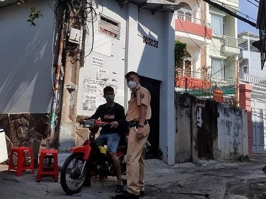 TP.HCM: Điều tra vụ 3 cán bộ công an bị ném 'bom xăng' gây thương tích