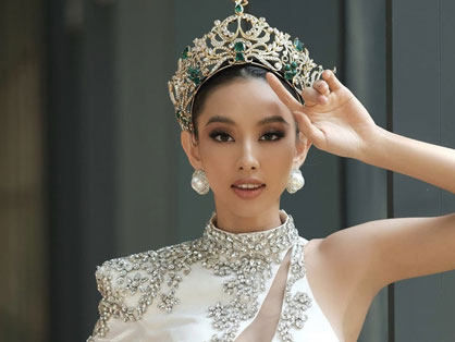 4 sau đăng quang, Thuỳ Tiên diện váy xẻ hiểm hóc khỏe body 'nóng bỏng' nhưng để lộ dấu hiệu sức khoẻ đáng lo