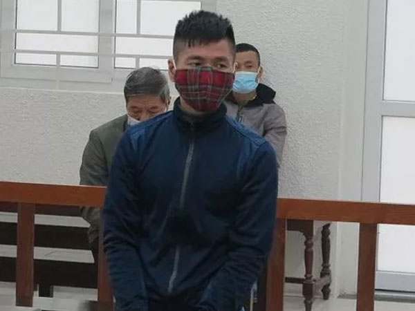 Bạn gái cũ vào nhà nghỉ cùng bạn trai, người đàn ông truy sát 'tình địch'