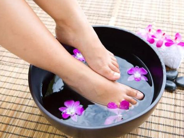 Người bị lạnh tay chân có thể làm gì để làm ấm cơ thể? 5 phương pháp và 3 loại thực phẩm giúp bạn giải quyết vấn đề này