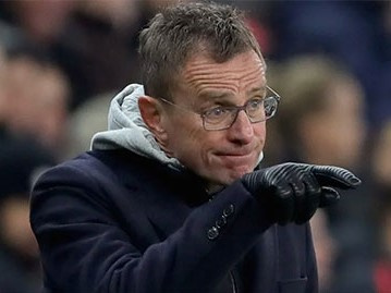 HLV Rangnick 'sấy tóc' cầu thủ sau trận hòa đáng thất vọng của MU