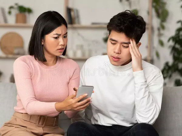 Thanh niên uất ức vì mỗi lần cãi nhau lại phải 'trả giá bằng tiền mặt'