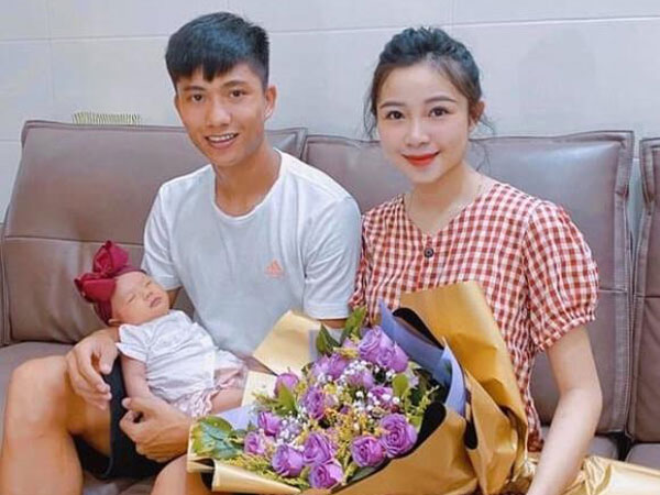 Mang bầu lần 2, nhan sắc vợ hot girl của tiền vệ Phan Văn Đức thay đổi ra sao?