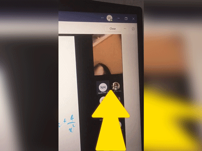 Dở khóc dở cười cảnh nữ sinh thản nhiên đánh răng rửa mặt mà quên không tắt camera khi học online