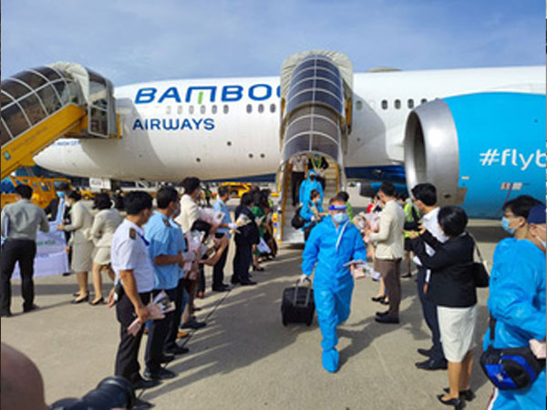 Doanh thu về 0 trong đại dịch, Vietravel, Bamboo Airways lấy gì trả lương nhân viên?