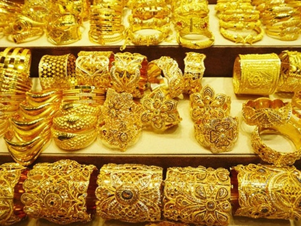 Giá vàng trong nước đồng loạt giảm, vẫn cao hơn thế giới cả chục triệu đồng/ lượng