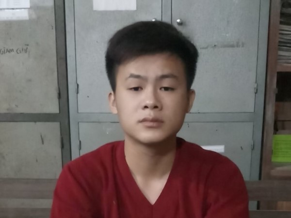 Đấm cán bộ y tế khi được yêu cầu đo thân nhiệt