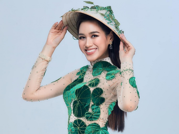 Hoa hậu Đỗ Thị Hà diện áo dài 'rau má Thanh Hóa' thi phỏng vấn tại Miss World 2021