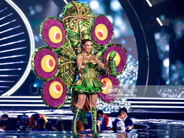 'Ai Tét Hôngg' của Kim Duyên đảm nhận vị trí Vedette kết màn National Costume cực kì hoàng tráng