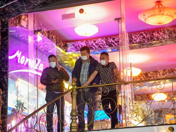 Hà Nội: Toàn bộ F0 và hơn 100 F1 ăn nhậu tại nhà hàng Monaza Trần Duy Hưng bị đưa đi cách ly