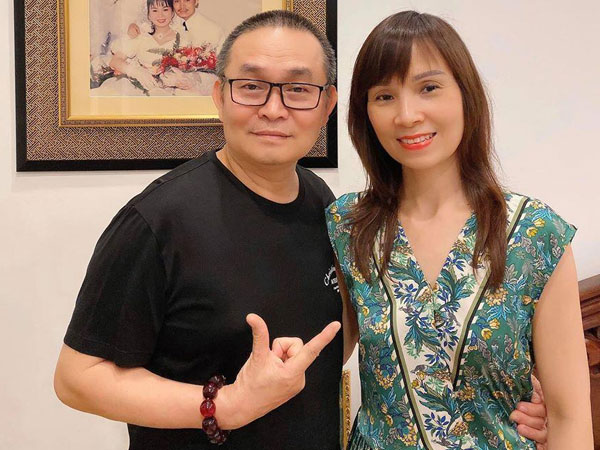 Chân dung người vợ quyền lực mà Xuân Hinh 'nhịn như nhịn cơm sống, đưa tiền bằng 2 tay'