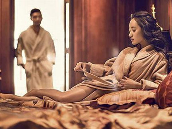 Sự thật trong chiếc điện thoại vợ bất cẩn bỏ quên khiến chồng trẻ nghẹn đắng